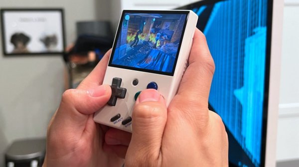 
        5 лучших портативных консолей этого года для игр Sega, Dendy, PS1, и даже Nintendo Switch    