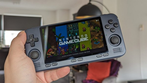 
        5 лучших портативных консолей этого года для игр Sega, Dendy, PS1, и даже Nintendo Switch    