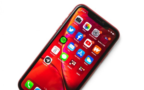 Apple now lets you move digital purchases to another account 