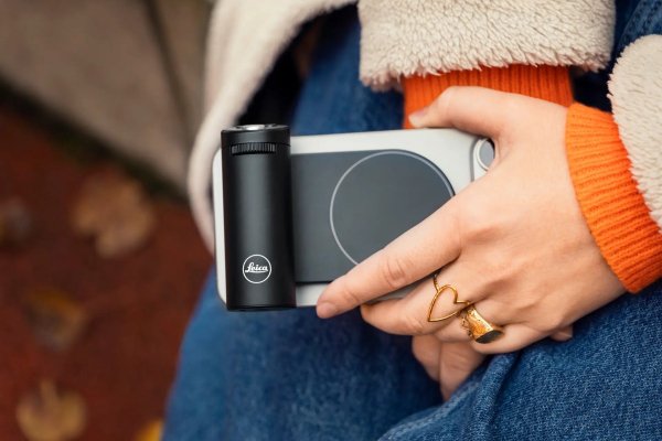 Leica launches an expensive iPhone camera grip 