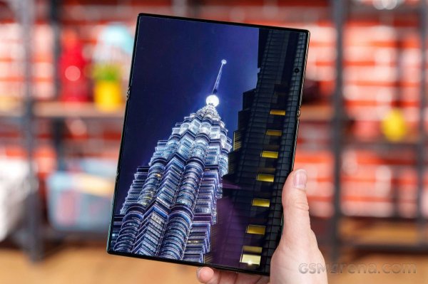 Huawei Mate XT Ultimate in for review 
