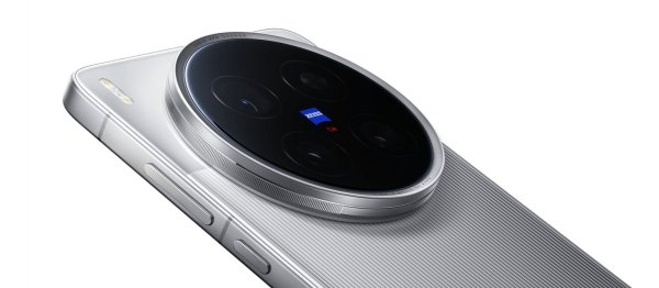 vivo X200 Ultra debuts with an add-on lens, X200s joins along with a huge battery 