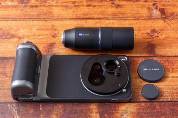 vivo X200 Ultra Photography kit in action 