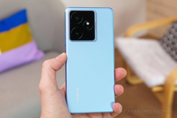 Realme GT 7 in for review 