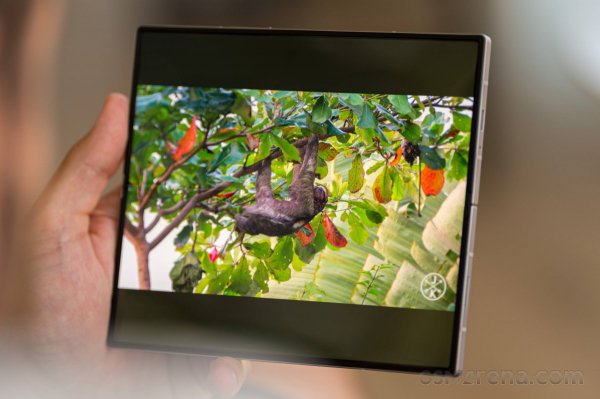 Samsung's foldable iPhone screen will have a feature that the Galaxy Z Fold6 doesn't 