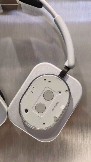 Nothing Headphone (1) leaks in set of live images  
