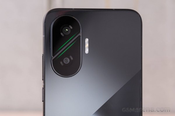 We unbox the Black Poco F7 