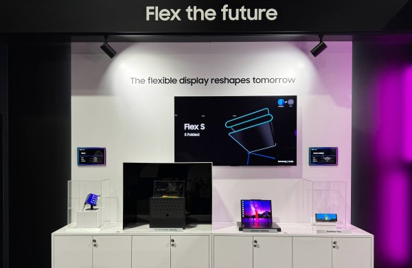 Samsung showcases a VR headset screen with 20,000 nits brightness along with other display tech 