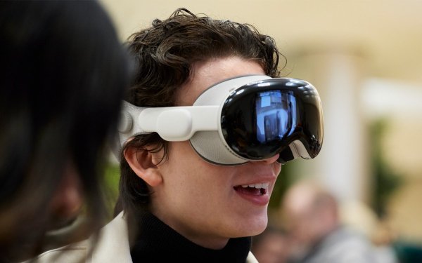 Kuo shares detailed roadmap for Apple’s smart glasses and next Vision headsets  