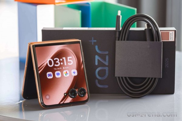 Motorola Razr+ 2025 in for review 