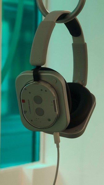 Nothing Headphone (1) leaks in set of live images  