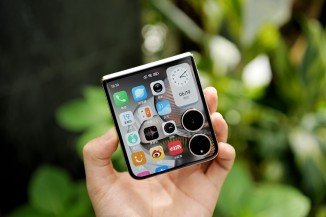 First hands-on photos of the Xiaomi Mix Flip 2 shared by DCS 