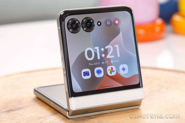 Motorola Razr 2025/Razr 60 in for review 