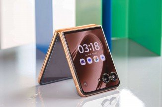 Motorola Razr+ 2025 in for review 