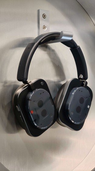 Nothing Headphone (1) leaks in set of live images  
