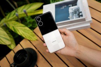 First hands-on photos of the Xiaomi Mix Flip 2 shared by DCS 