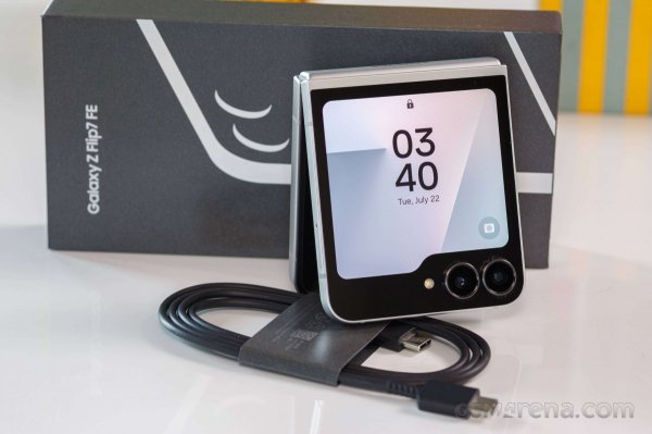 Samsung Galaxy Z Flip7 FE in for review 