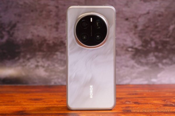 Honor to make 7,000 mAh batteries standard on future flagships, 8,000 mAh for mid-rangers 
