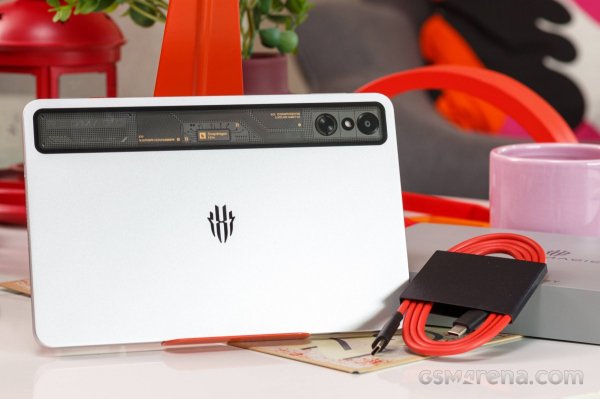 RedMagic Astra Gaming Tablet unboxing 