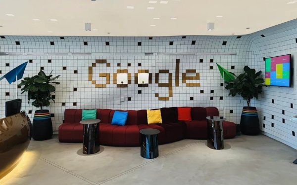 Google loses $314 million lawsuit over data transfers when Android phones are idle 