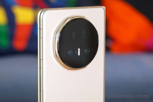 Honor Magic V5 is official - even slimmer body, bigger battery and better camera 