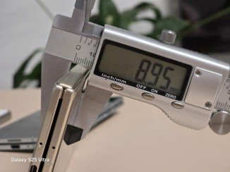 Honor responds with photo evidence of Magic V5's thickness 