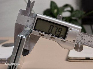 Honor responds with photo evidence of Magic V5's thickness 