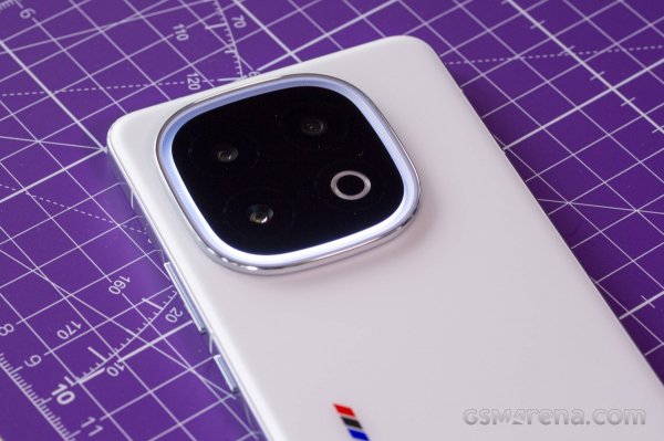 iQOO 15 Mini is coming to compete with the OnePlus 15T/15s, here's when 