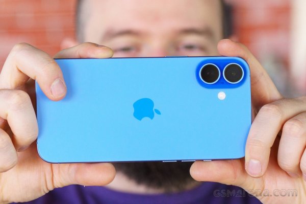 No one is using the iPhone Camera Control and Apple will drop it, sketchy rumor claims 
