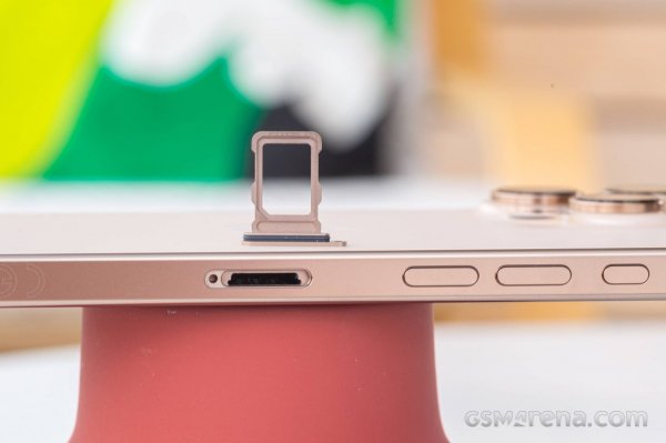 Apple store employees in the EU are getting eSIM training, iPhone 17 may remove physical slot 