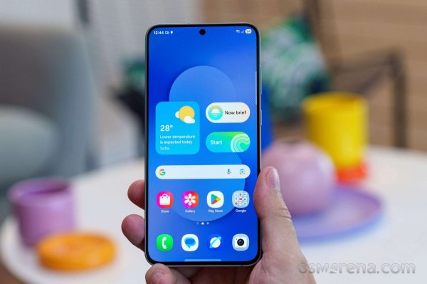 Samsung Galaxy S25 FE in for review 