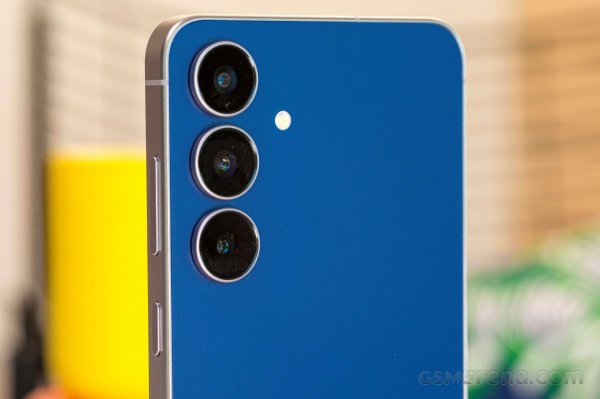 Samsung Galaxy S25 FE in for review 