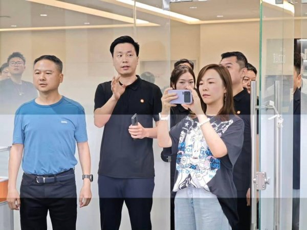 Xiaomi 16 series leak reveals it's bringing back the secondary display 