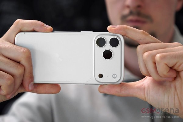 Apple iPhone 17 Pro Max in for review 