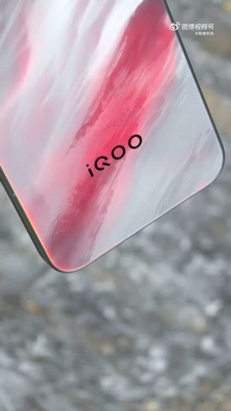 The iQOO 15 will have a color-changing back - see it in action in this short video 