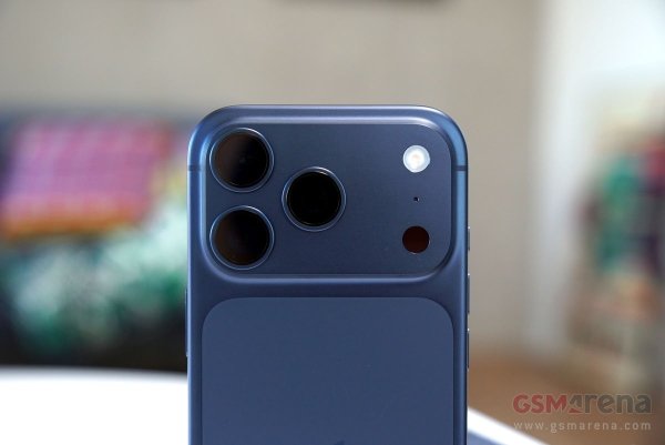 Apple iPhone 17 Pro in for review 