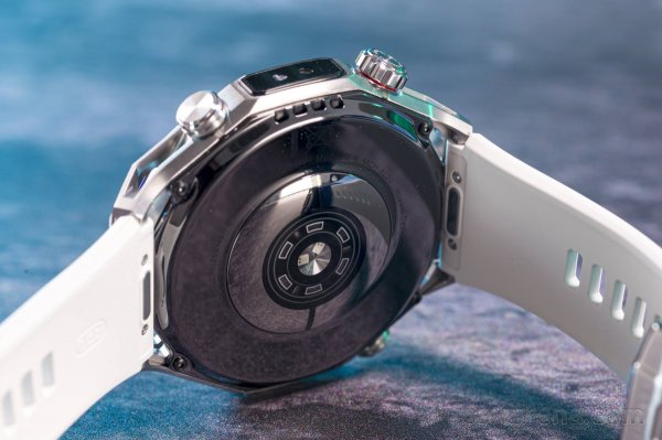 Huawei Watch Ultimate 2 in for review 