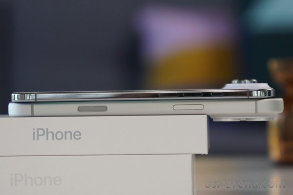 Apple iPhone Air in for review 