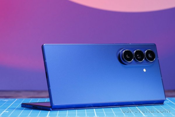 Camera vs foldable flagships: why can't you have the best of both worlds? 
