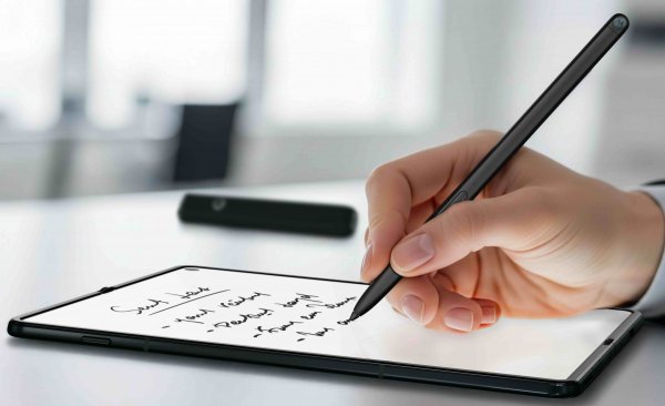 Motorola announces Razr 60 FIFA World Cup 26 Edition, AI Perceptive Companion, Moto Watch, and more 