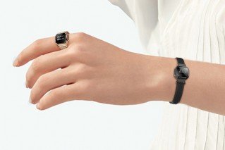 Rogbid Fusion is a miniature smartwatch that fits on your finger 