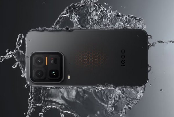 iQOO 15 Ultra joins the game with fan-cooled Snapdragon 8 Elite Gen 5 and a 7,400mAh battery 