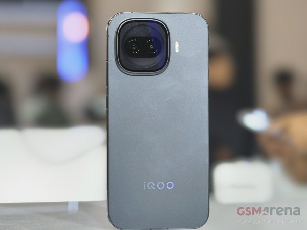 Here's our first look at the upcoming iQOO 15R 
